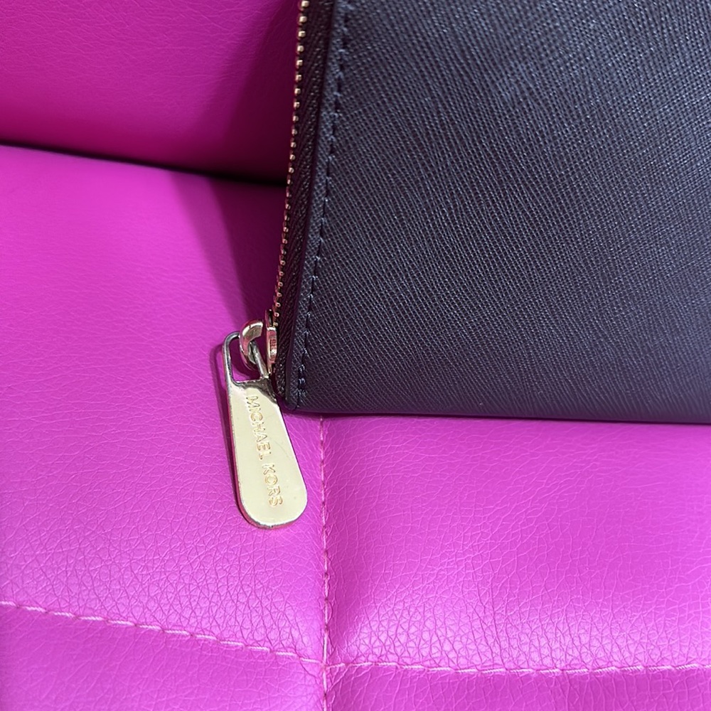 Michael Kors Full Size Zip Around Wallet - Jet Set Continental Wallet, Saffiano - Picture 3 of 6